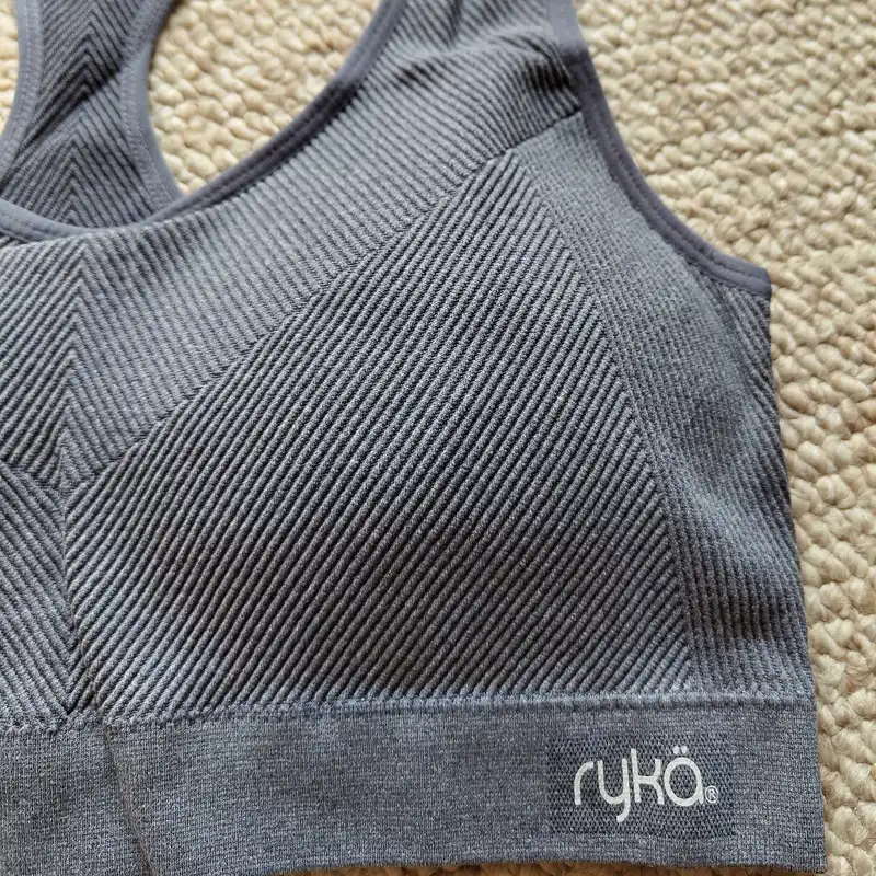 نیم تنه ورزشی زنانه رایکا مدل جین