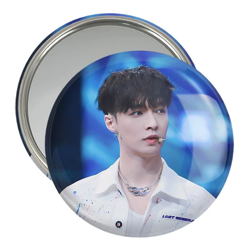 آینه جیبی خندالو مدل لی گروه اکسو EXO  کد 13443