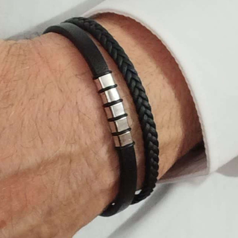 دستبند مردانه مدل روکو چرم طبیعی کد 9933 دستبند مردانه مدل روکو چرم طبیعی کد 9933