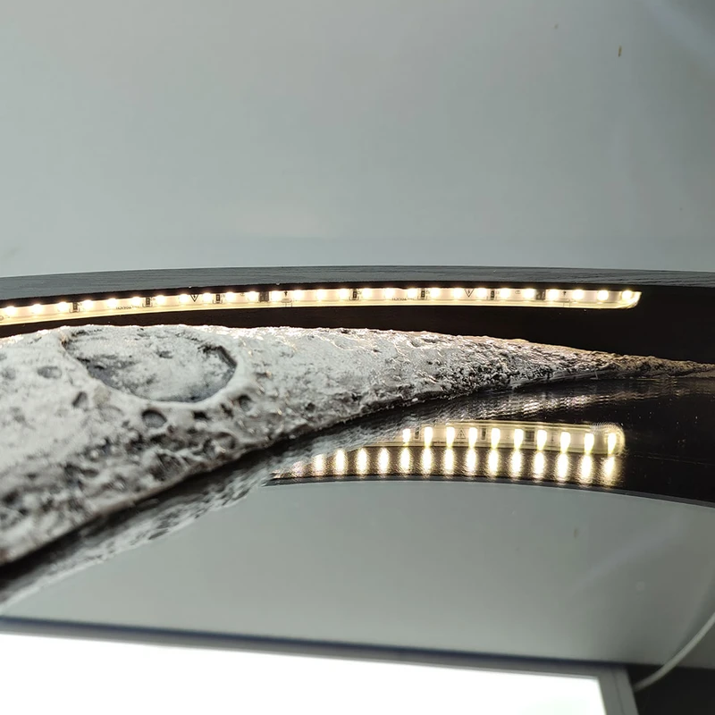 عکس شماره 6 : آینه دیواری مدل حلال ماه طرح ال ای دی دار