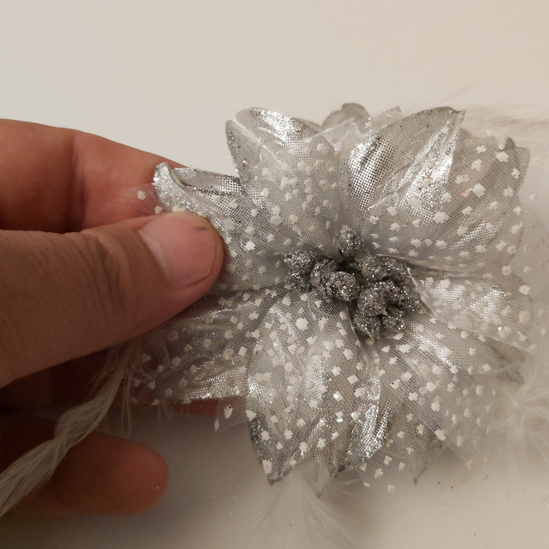 گل سینه دخترانه مدل پردار