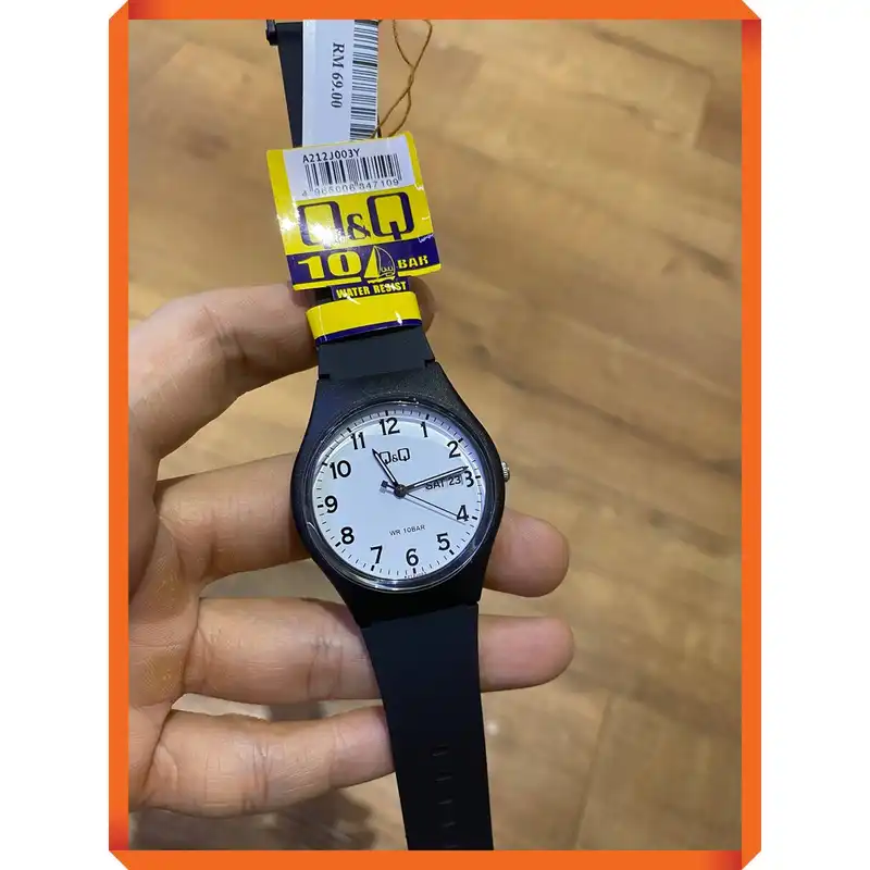 ساعت مچی عقربه ای زنانه و مردانه کیو اند کیو مدل A212J003Y