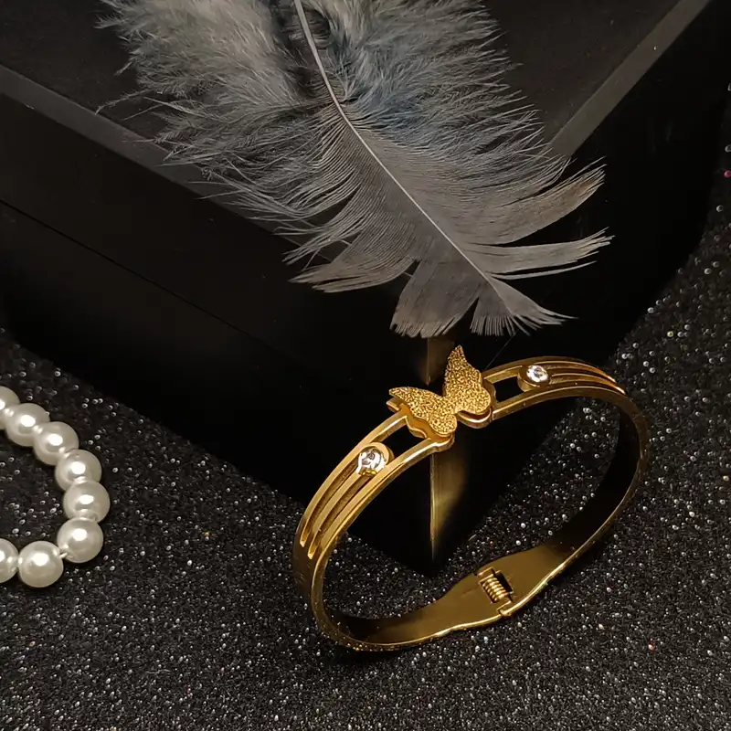 دستبند النگویی زنانه طرح پروانه کد RKH_1684