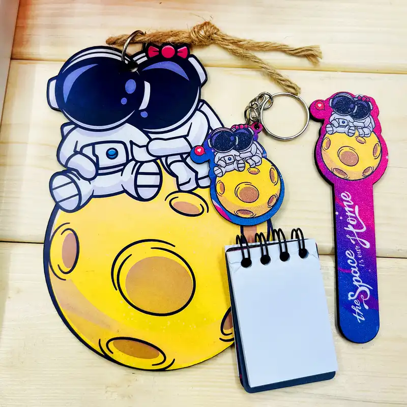 بسته لوازم تحریر مدل فضانوردان مجموعه 4 عددی