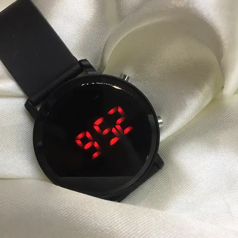 ساعت مچی دیجیتال زنانه مدل دو دکمه