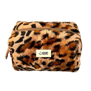 کیف لوازم آرایش زنانه مدل مکعبی طرح پلنگی