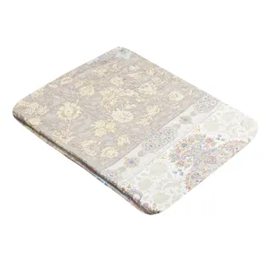 روفرشی مدل مخمل شانل کشدار کد R-1019 زمینه کرم