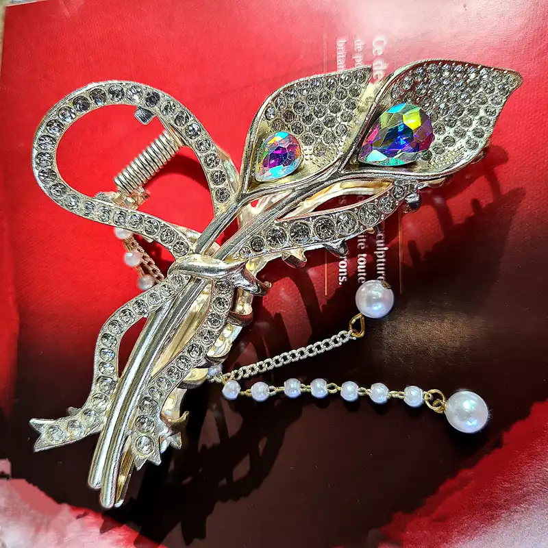 کلیپس مو زنانه مدل پَر طاووس آویزدار کد 0076