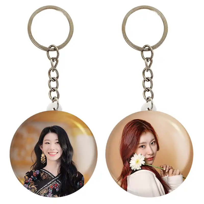 جاکلیدی خندالو مدل چریونگ گروه ایتزی ITZY کد 2017220167 مجموعه 2 عددی