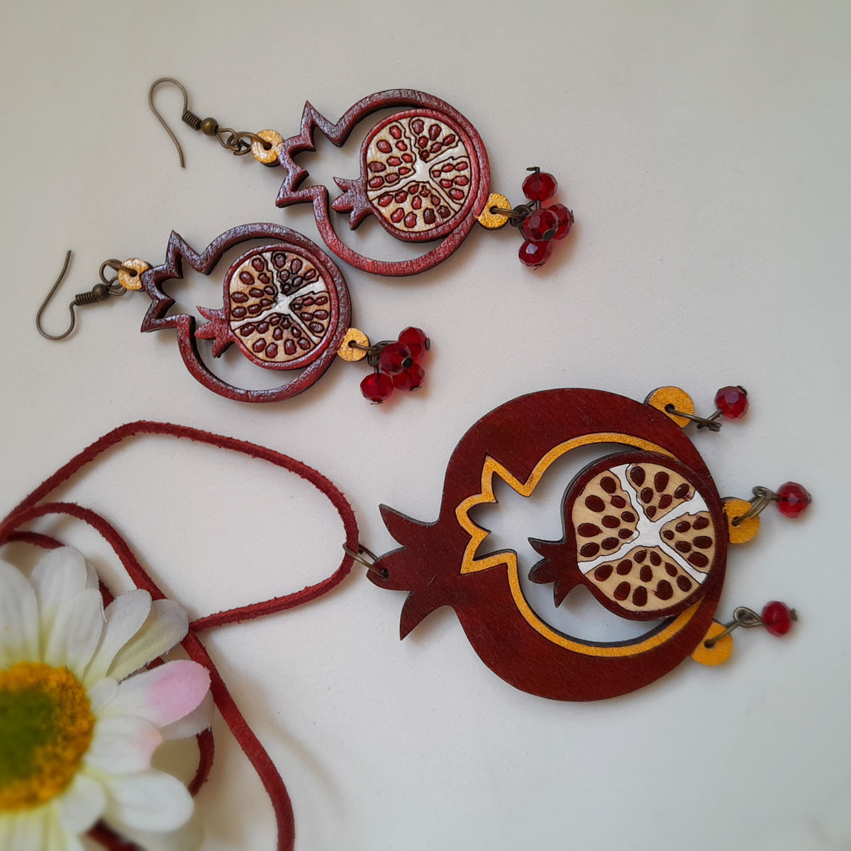 نیم ست زنانه مدل چوبی طرح انار  کد  t.s. 60560