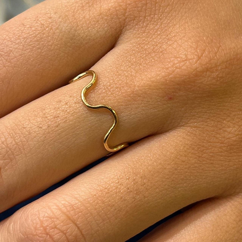 انگشتر طلا 18 عیار زنانه الی گالری مدل رینگ زیگزاگی سایز 52