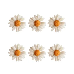 شمع دست ساز مدل گل بابونه مجموعه ۶ عددی