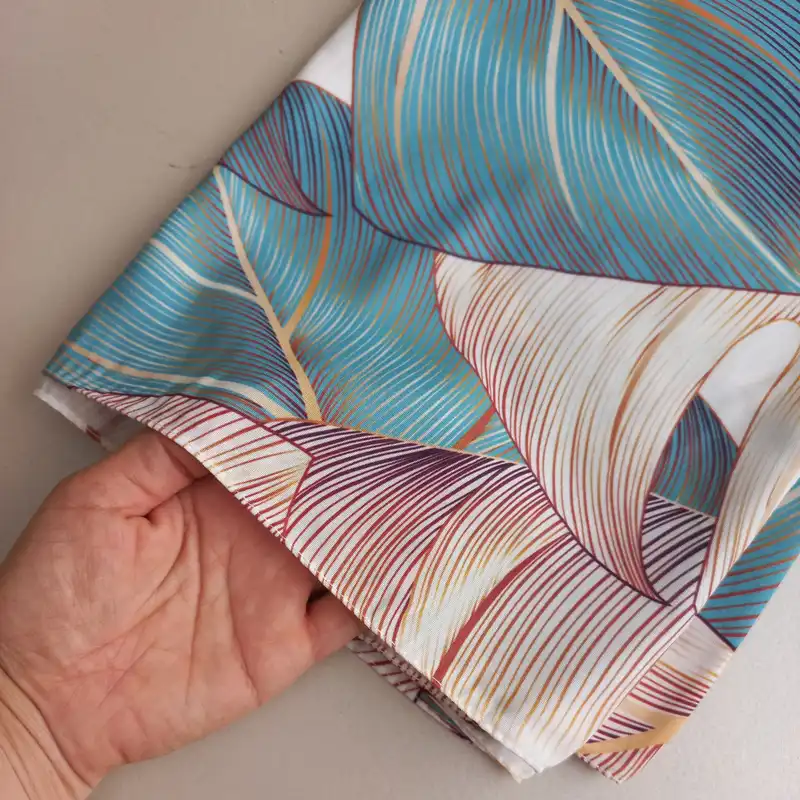 شال زنانه مدل نخی شاد گلدار برگی