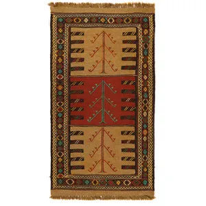 گلیم دستبافت یک ونیم متری طرح سفره کردی کد 1404127