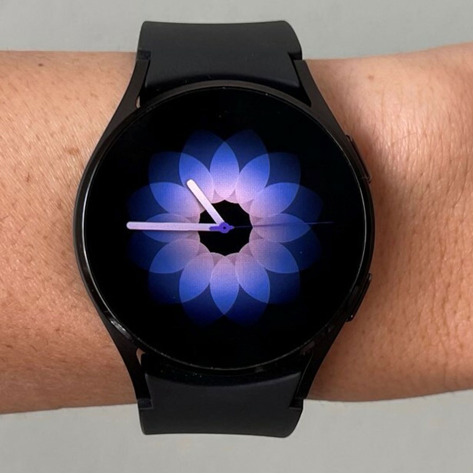 Часы самсунг Galaxy watch 4