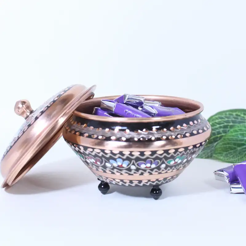 قندان میناکاری مسی طرح پایه دار درب دار کد 092