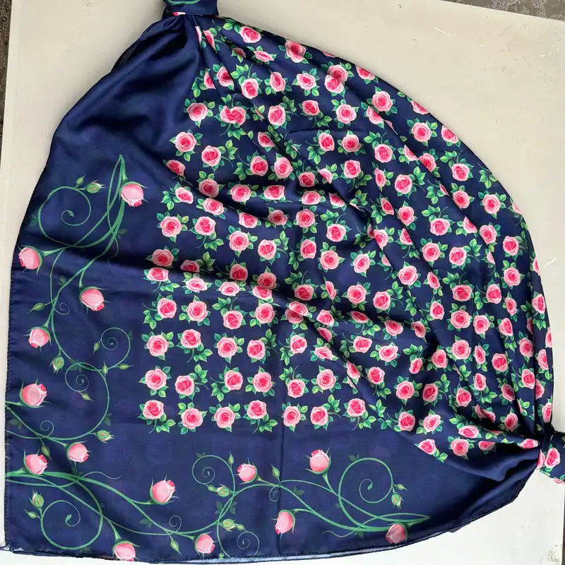 روسری زنانه مدل نخی گل گلی چهار فصل منگوله دار