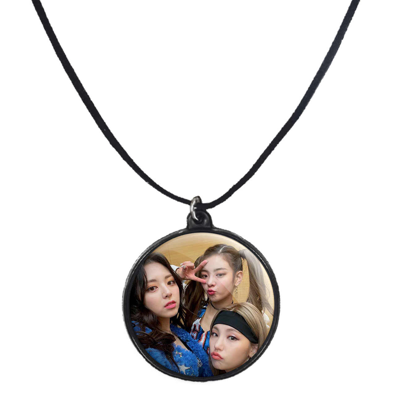 گردنبند پرمانه طرح گروه موسیقی ایتزی کد pmb.13228 مدل دو طرفه