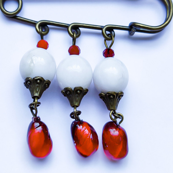 سنجاق سینه دخترانه مدل انار دانه کد 66