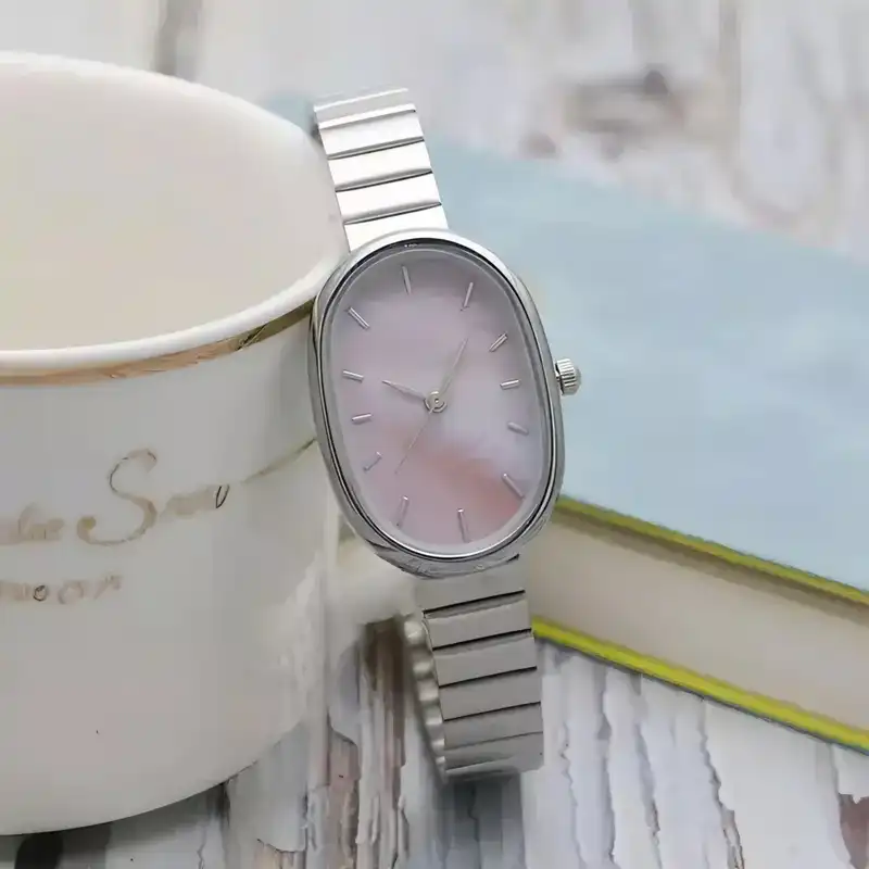 ساعت مچی عقربه ای زنانه مدل کلاسیک کژوال بند ریلی کد 7