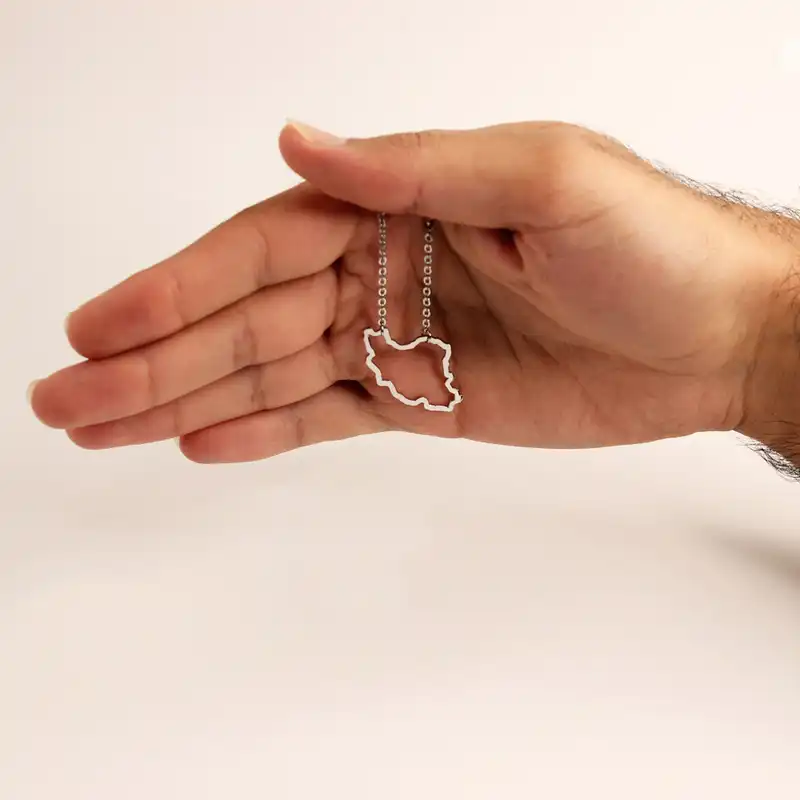 گردنبند گلسو مدل نقشه ایران طرح خطی استیل