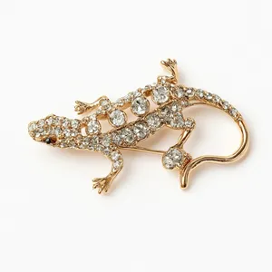 گل سینه زنانه مدل نگین دار ۸۷۸