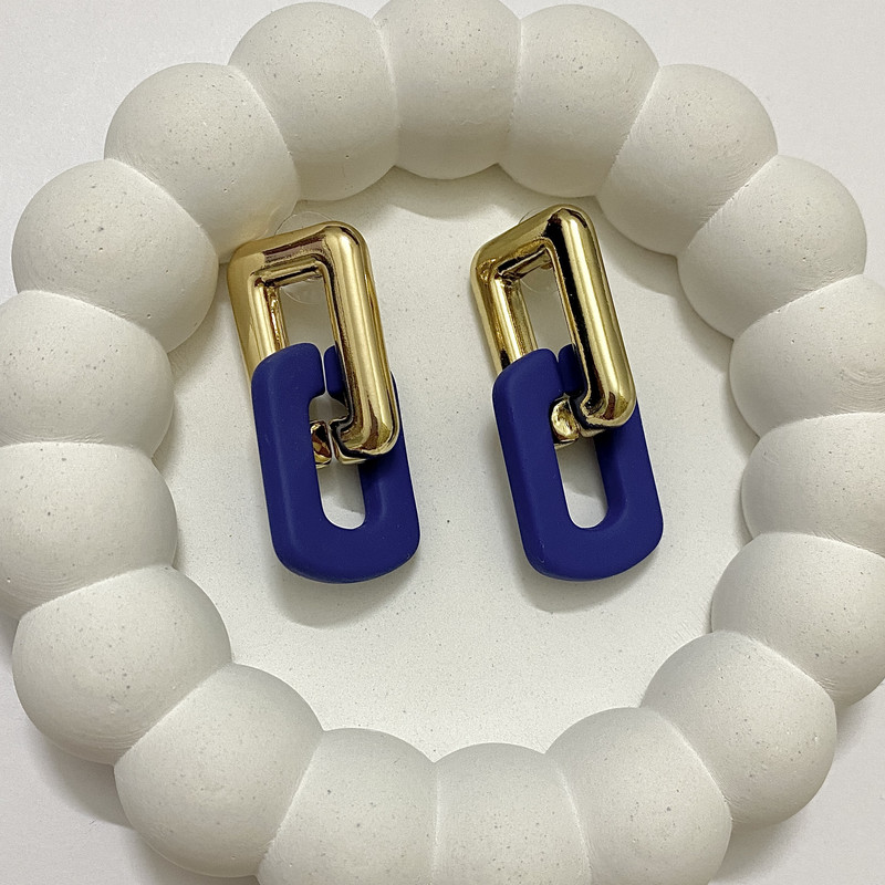 گوشواره زنانه سیکس مدل پاستیلی و زنجیری گوشواره زنانه سیکس مدل پاستیلی و زنجیری