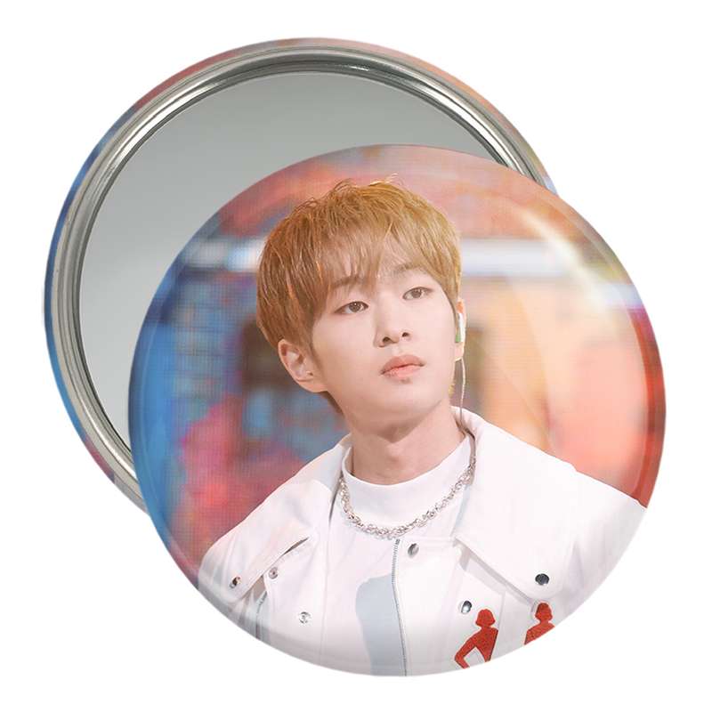 آینه جیبی خندالو مدل اونیو گروه شاینی Shinee کد 21307 آینه جیبی خندالو مدل اونیو گروه شاینی Shinee کد 21307