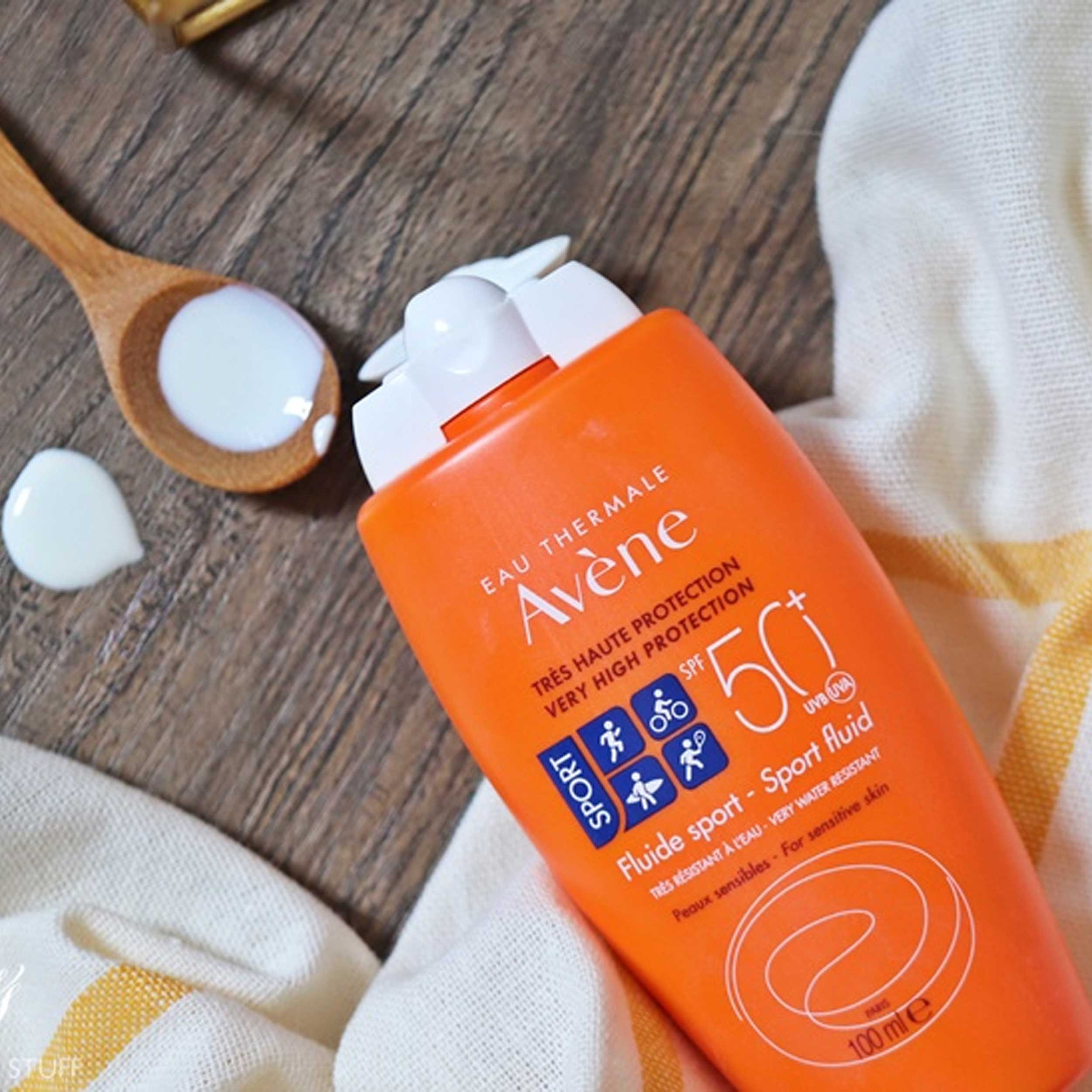 فلوئید ضد آفتاب بدون رنگ اون SPF 50 مدل sport ‌مناسب پوست‌های حساس حجم 100 میلی‌لیتر