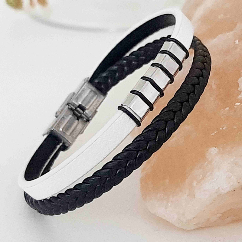 دستبند مردانه مدل روکو چرم طبیعی کد 9933 دستبند مردانه مدل روکو چرم طبیعی کد 9933