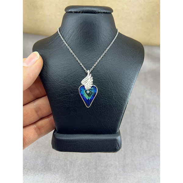 گردنبند نقره زنانه سواروسکی مدل قلب و بال کد 300016