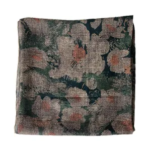 روسری زنانه حریرنخ طرح سوران