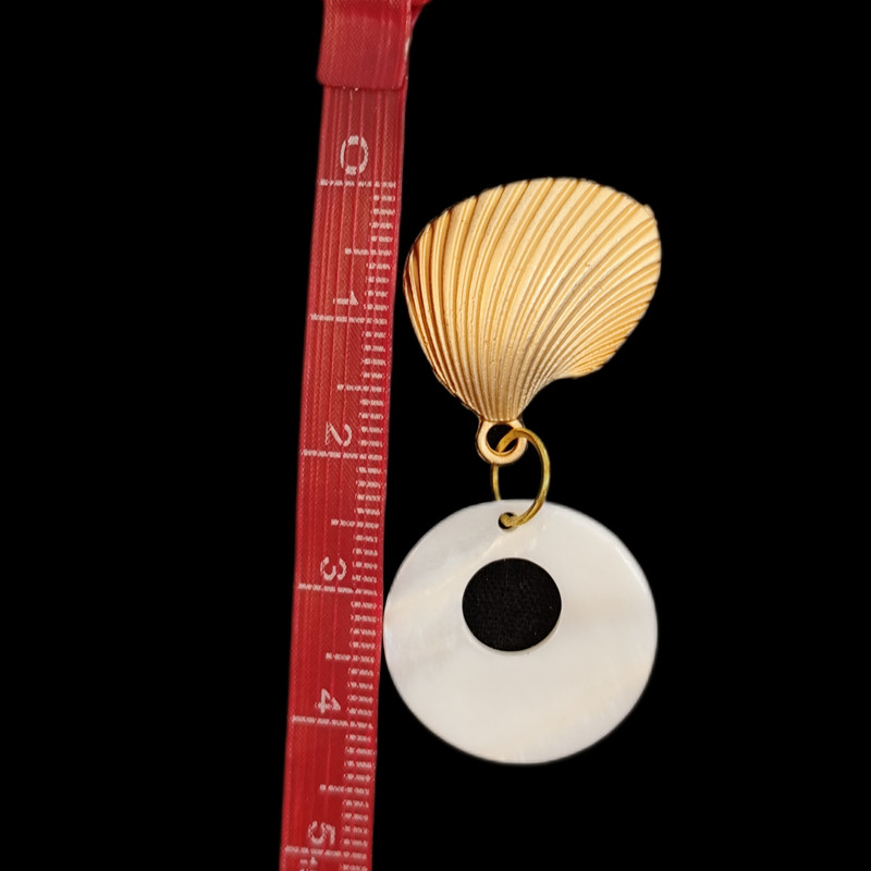 گوشواره میخی زنانه مدل صدف گوشواره میخی زنانه مدل صدف