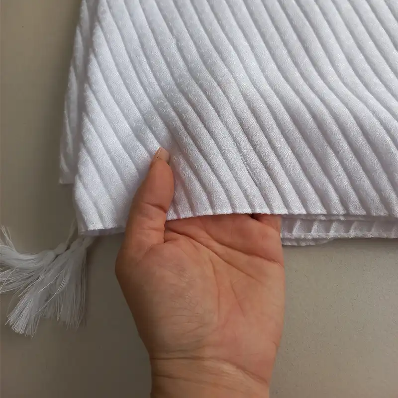 شال زنانه مدل نخی ساده پلیسه منگوله دار کد 137