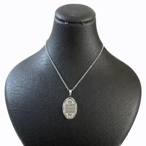 گردنبند مدل آیه و ان یکاد با حاشیه