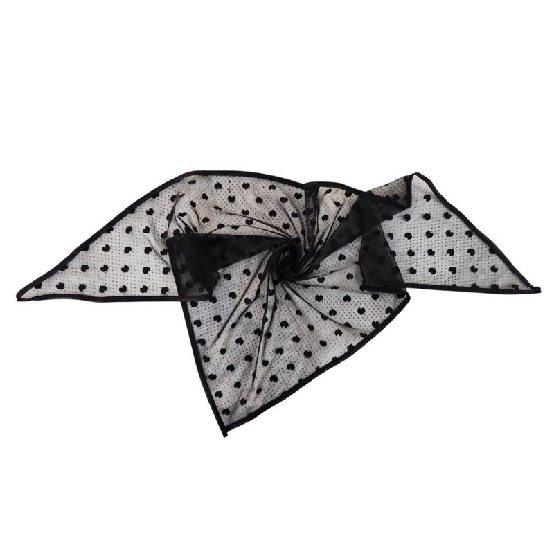 روسری زنانه مدل سه گوش تور طرح قلب ریز