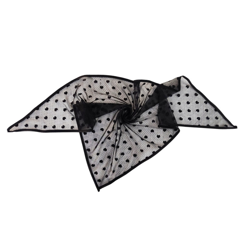 روسری زنانه مدل سه گوش تور طرح قلب ریز