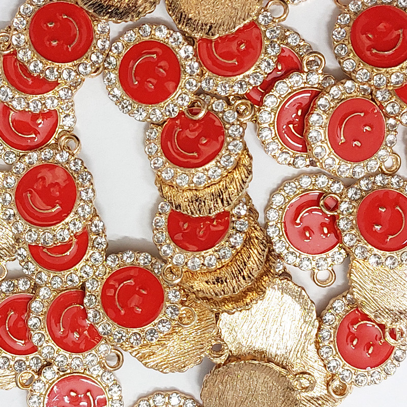 آویز گردنبند دخترانه مدل گل خندان نگین دار کد 1-48 آویز گردنبند دخترانه مدل گل خندان نگین دار کد 1-48