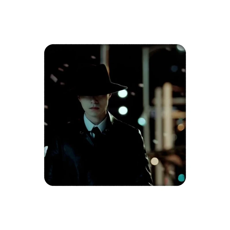 زیرلیوانی طرح سریال کره ای گوبلین لی دونگ ووک کد 2404045