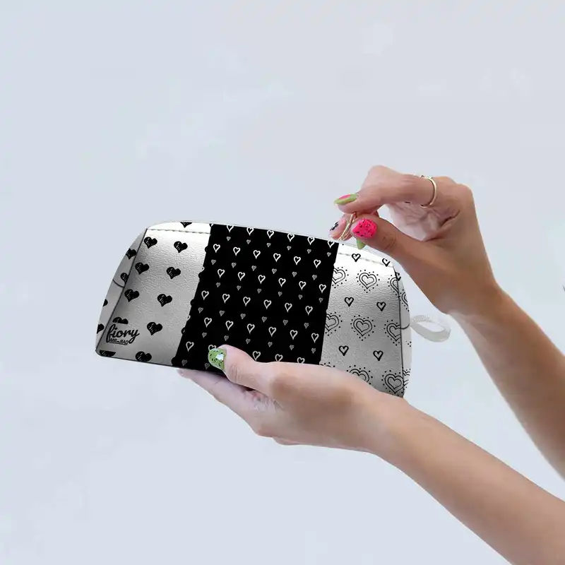 کیف لوازم آرایش زنانه فیوری مدل قلب طرح وکتور 2234 love