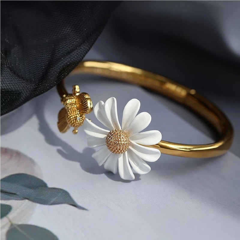 دستبند زنانه مدل گل بابونه کد wq2044 دستبند زنانه مدل گل بابونه کد wq2044