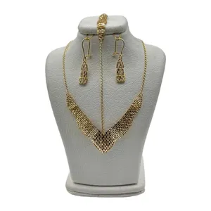 نیم ست طلا 18 عیار زنانه طلای کامک مدل تراش