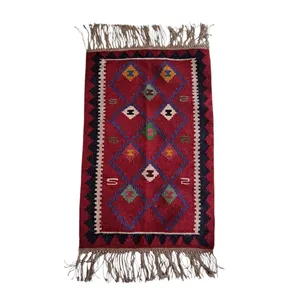 گلیم دستبافت نیم متری طرح ترنج گل کد f04