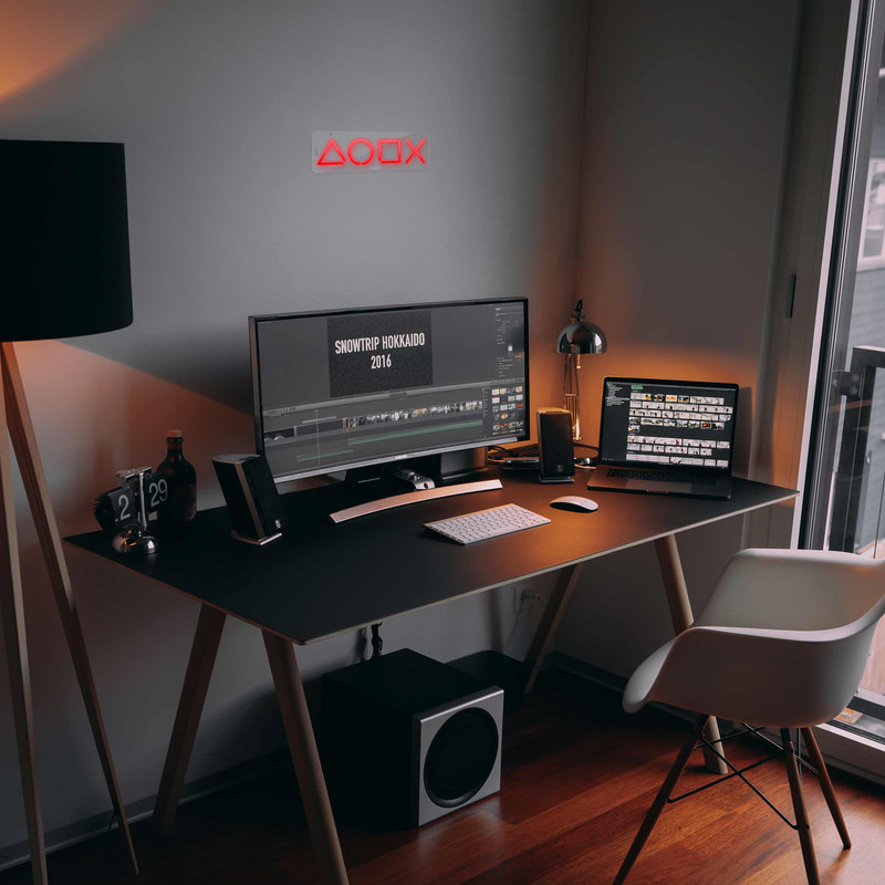 چراغ دیواری نئون دیزاین طرح Ps-Keyes_RD