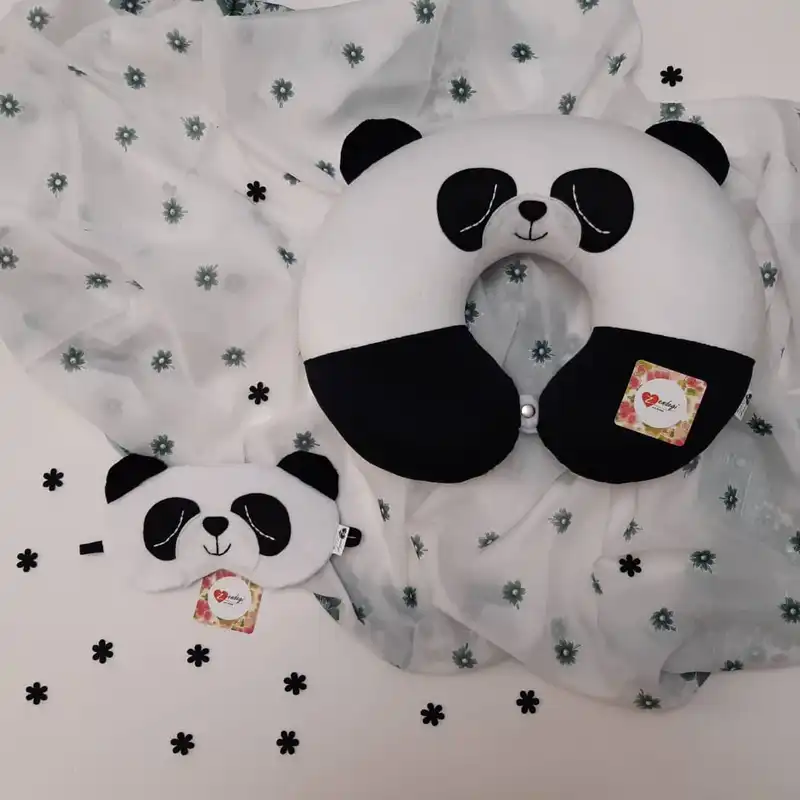 بالش دورگردنی گروه هنری زندگی طرح پاندا به همراه چشم بند