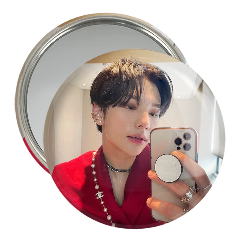 آینه جیبی خندالو مدل هیونجین گروه استری کیدز Stary Kids  کد 16921