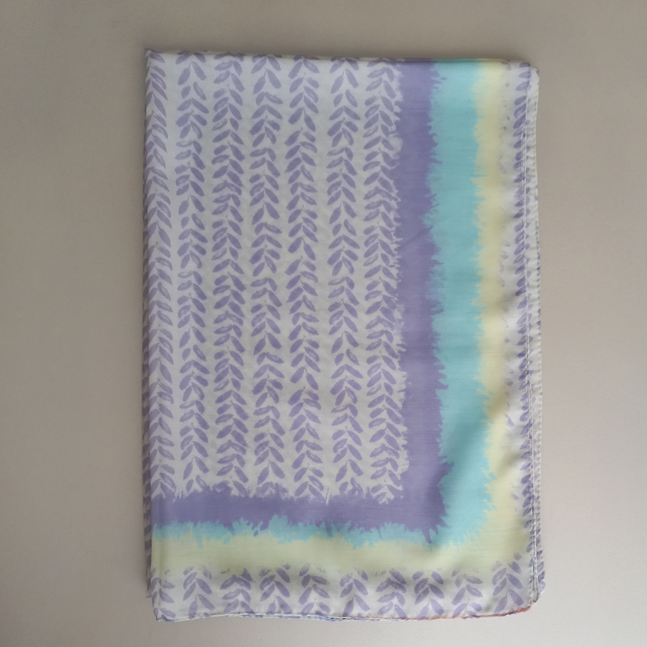 شال زنانه مدل نخی شاد برگدار