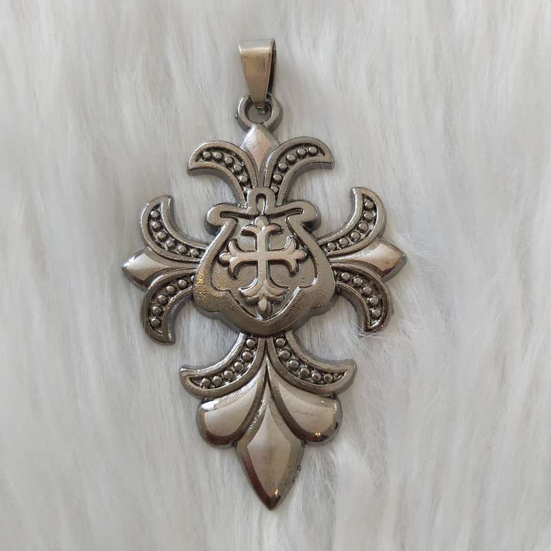 آویز گردنبند طرح سپر کد shie112 آویز گردنبند طرح سپر کد shie112