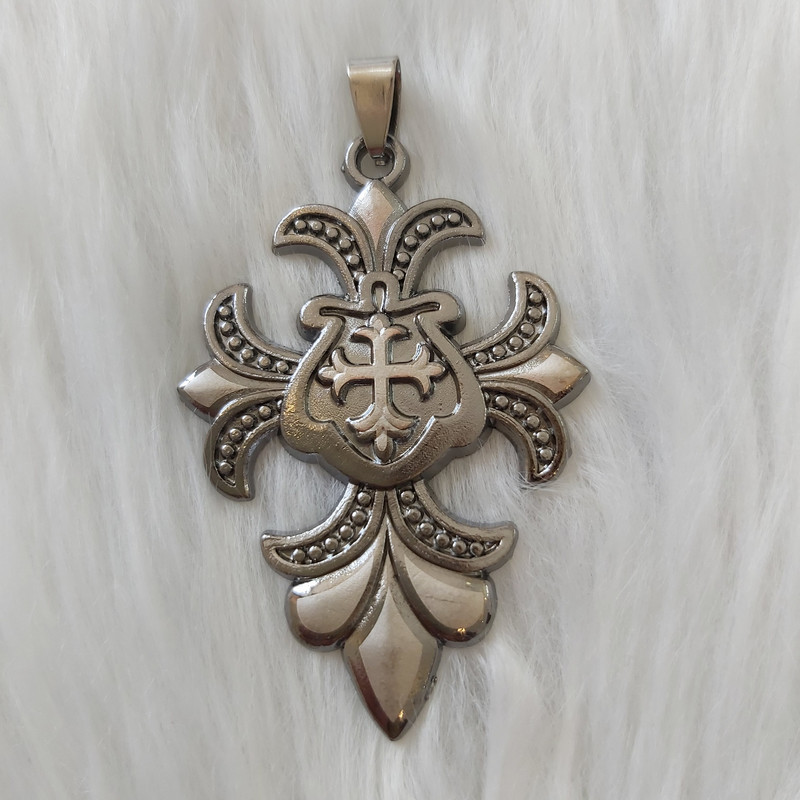 آویز گردنبند طرح سپر کد shie112 آویز گردنبند طرح سپر کد shie112