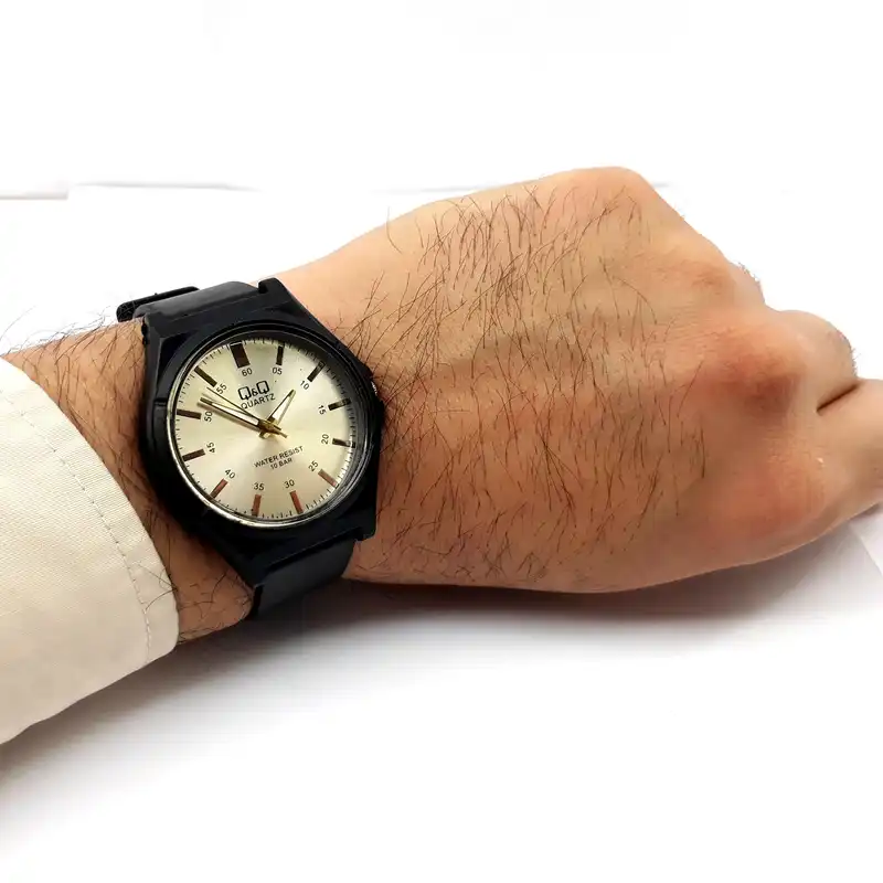 ساعت مچی عقربه ای مدل کلاسیک کد q2
